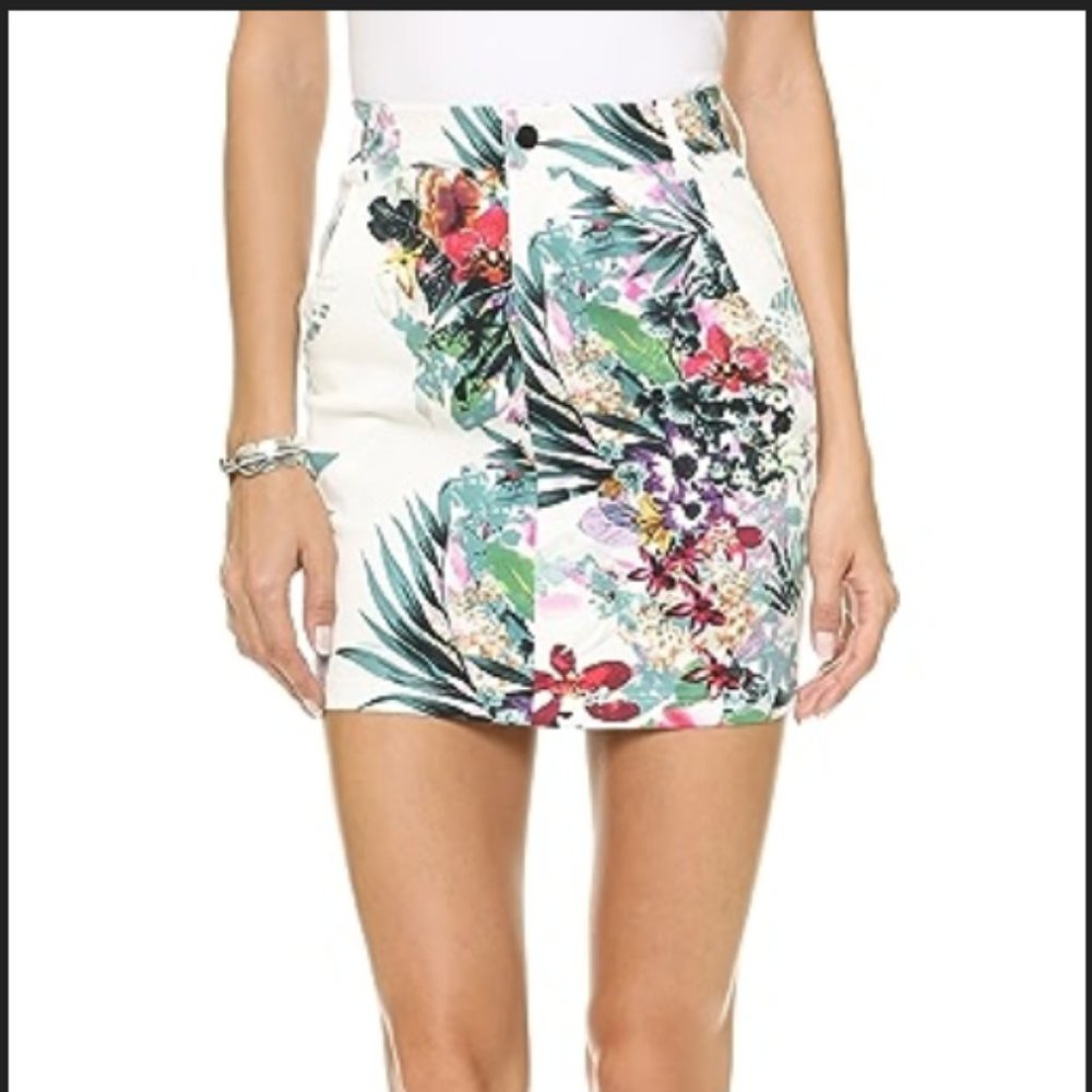 New w/Tags re:named Hawaiian Miniskirt, Off White, Small
